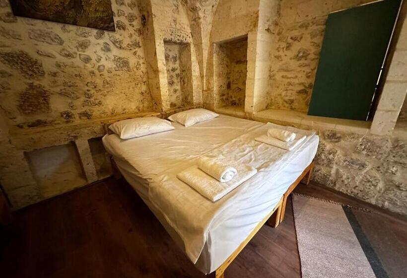 اتاق استاندارد سه نفره, Petra Hotel & Coffee House