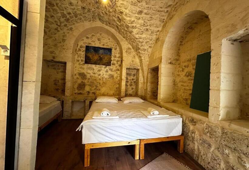 اتاق استاندارد سه نفره, Petra Hotel & Coffee House