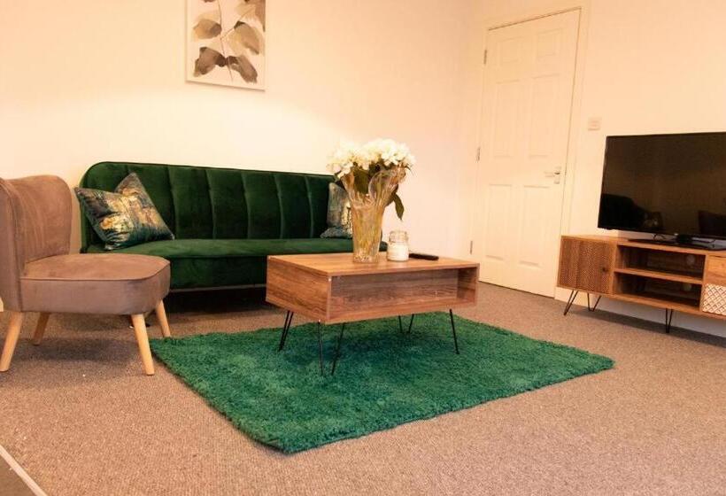 Апартаменты 2 Спальни, Heathrow Haven: Stylish Apartments In The Heart Of Slough