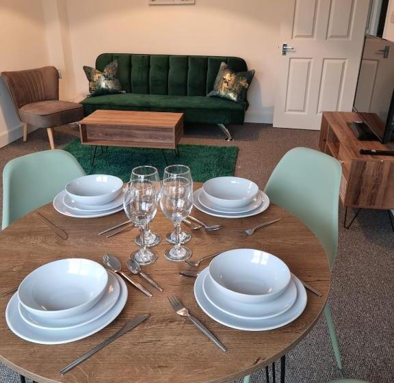 Апартаменты 2 Спальни, Heathrow Haven: Stylish Apartments In The Heart Of Slough