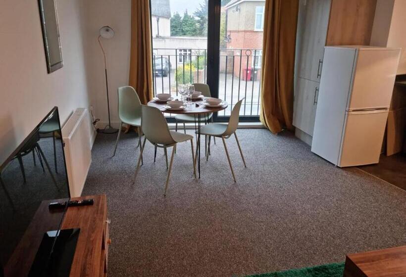Апартаменты 2 Спальни, Heathrow Haven: Stylish Apartments In The Heart Of Slough