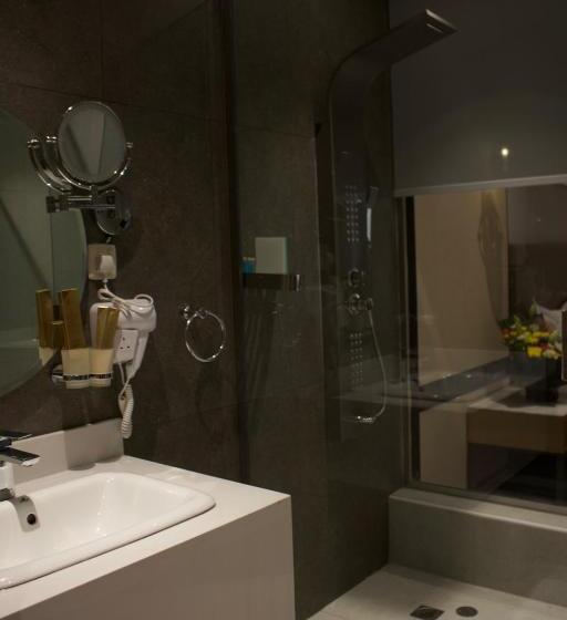 带大床的高级房间, Best Western Plus Danat Almansak