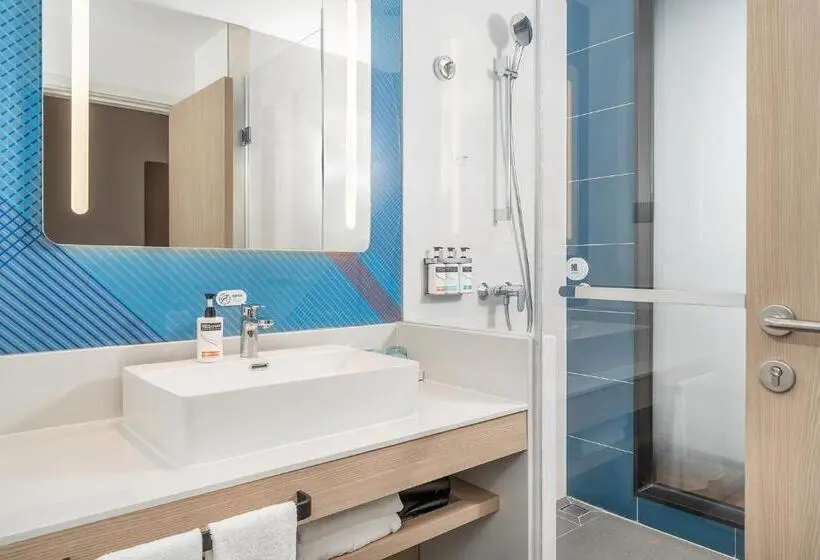 キングサイズベッドのスタンダードルーム, Holiday Inn Express Dandong City Center, An Ihg