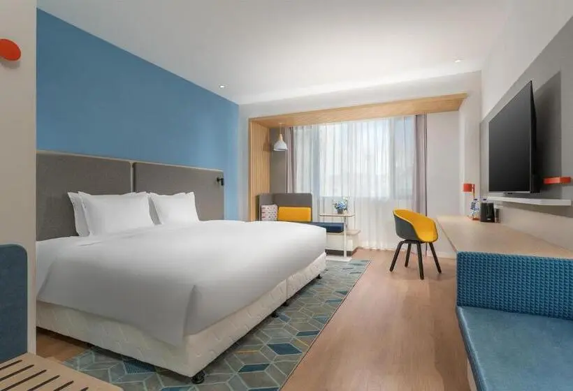 キングサイズベッドのスタンダードルーム, Holiday Inn Express Dandong City Center, An Ihg