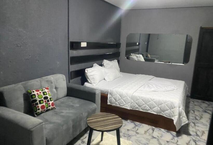 اتاق استاندارد چهار تخته, Sunrise Center Bonapriso