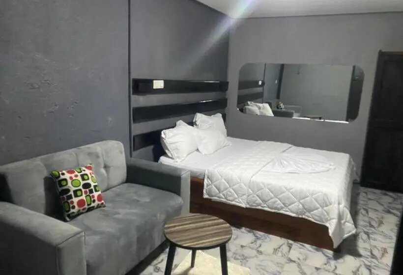 اتاق استاندارد چهار تخته, Sunrise Center Bonapriso
