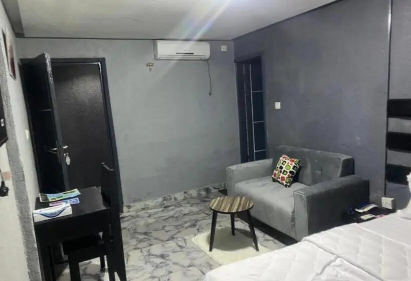 اتاق استاندارد چهار تخته, Sunrise Center Bonapriso