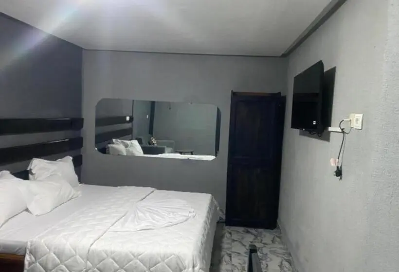 اتاق استاندارد چهار تخته, Sunrise Center Bonapriso