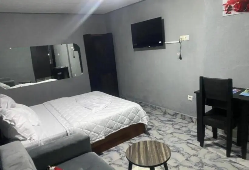 اتاق استاندارد چهار تخته, Sunrise Center Bonapriso