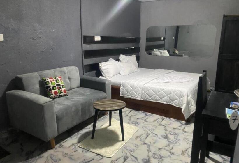 اتاق استاندارد چهار تخته, Sunrise Center Bonapriso