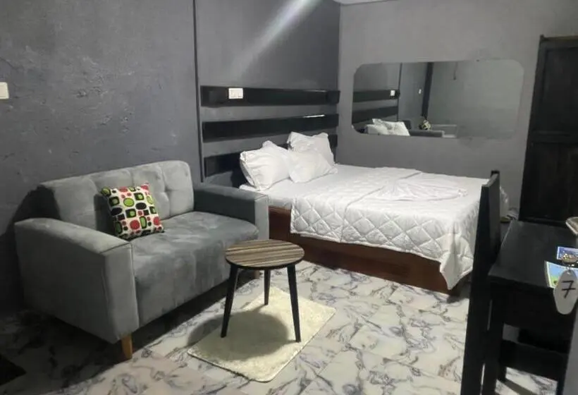 اتاق استاندارد چهار تخته, Sunrise Center Bonapriso