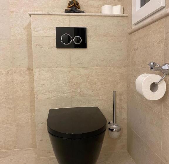 اتاق لوکس با بالکن, The White Knight Premium Boutique