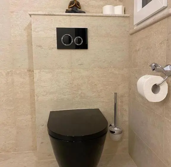 اتاق لوکس با بالکن, The White Knight Premium Boutique
