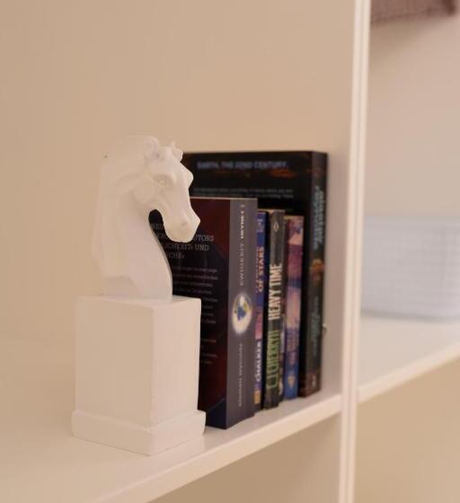 اتاق لوکس با بالکن, The White Knight Premium Boutique