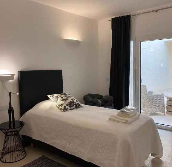 اتاق لوکس, The White Knight Premium Boutique