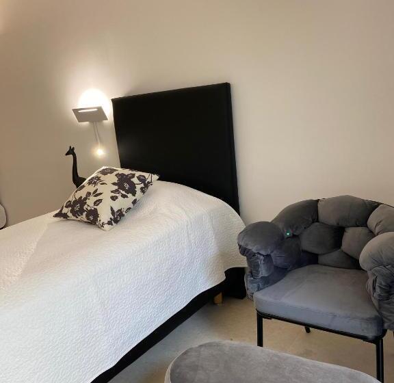 اتاق لوکس, The White Knight Premium Boutique