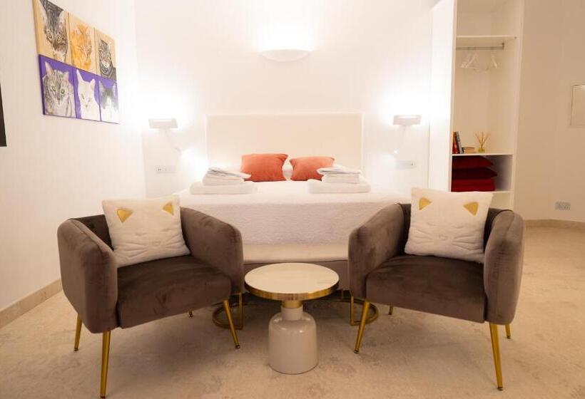 اتاق سوپریور با تخت بزرگ, The White Knight Premium Boutique