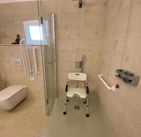 اتاق استاندارد با تخت بزرگ برای معلولان, The White Knight Premium Boutique