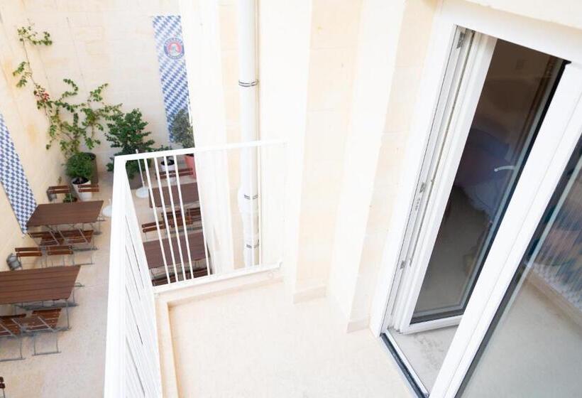 اتاق استاندارد با تخت بزرگ برای معلولان, The White Knight Premium Boutique