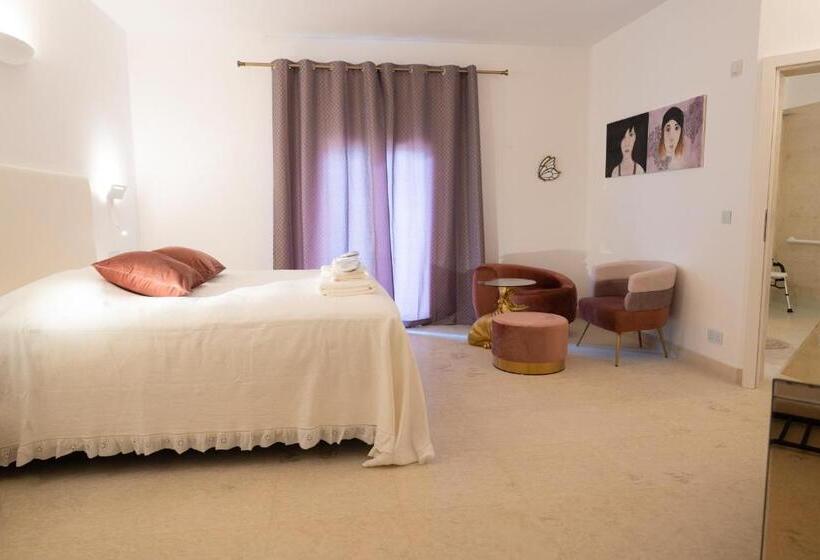 اتاق استاندارد با تخت بزرگ برای معلولان, The White Knight Premium Boutique