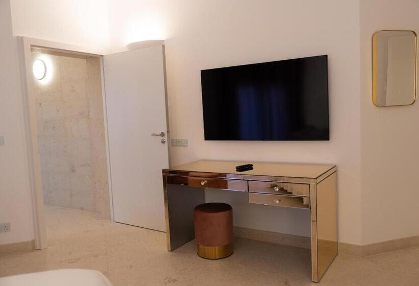 اتاق استاندارد با تخت بزرگ برای معلولان, The White Knight Premium Boutique