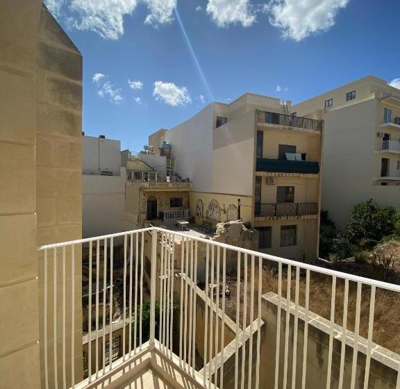 اتاق لوکس با تخت بزرگ, The White Knight Premium Boutique