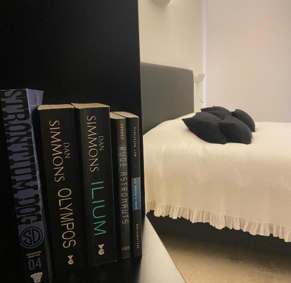 اتاق لوکس با تخت بزرگ, The White Knight Premium Boutique