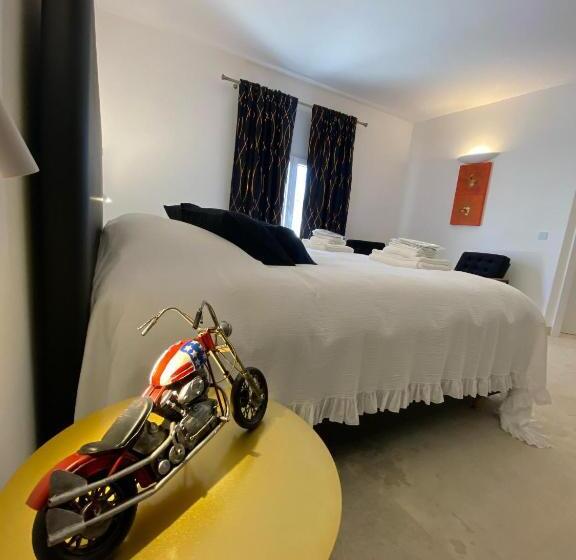 اتاق لوکس با تخت بزرگ, The White Knight Premium Boutique