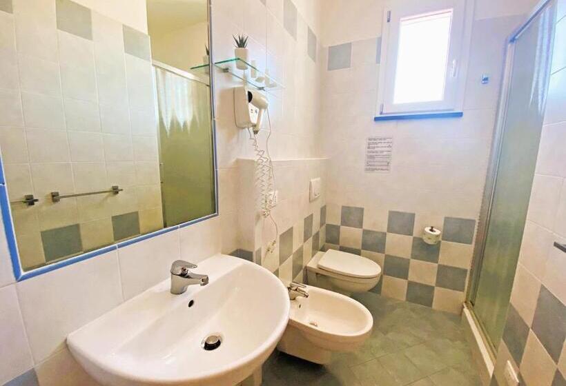 Апартаменты 1 Спальня, Isa Residence With Swimming Pool In Mazzanta At Only 600 Meters From The Beach, Apartments With Air