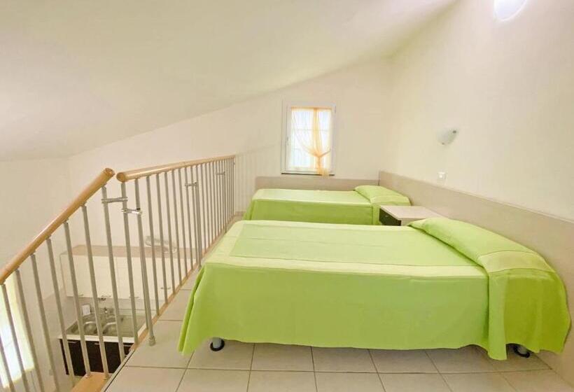 Номер Дюплекс, Isa Residence With Swimming Pool In Mazzanta At Only 600 Meters From The Beach, Apartments With Air