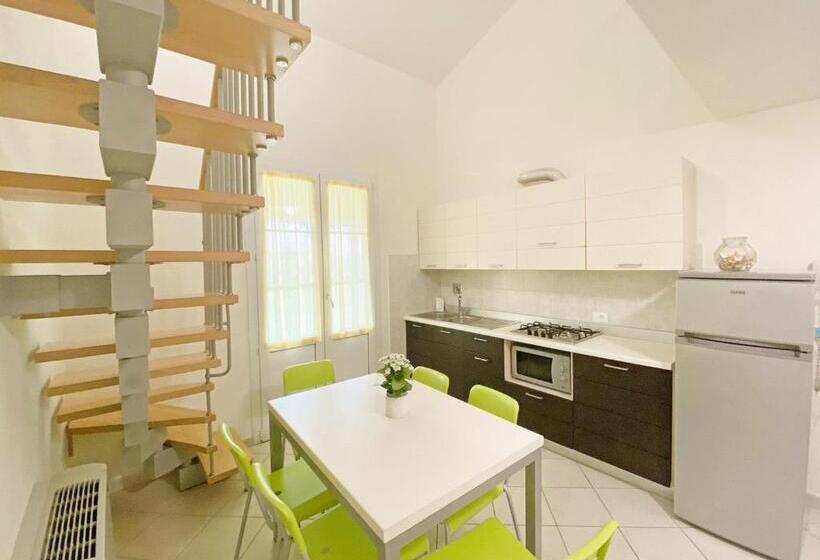 Номер Дюплекс, Isa Residence With Swimming Pool In Mazzanta At Only 600 Meters From The Beach, Apartments With Air