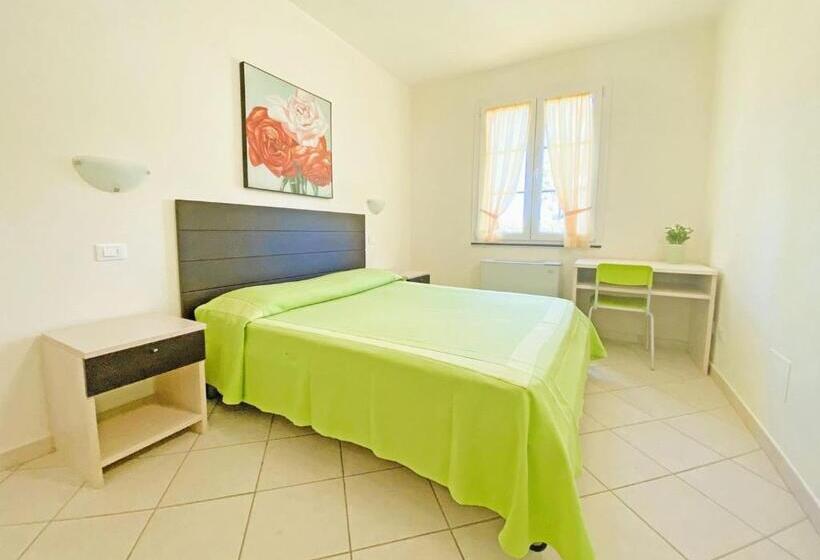 Апартаменты 2 Спальни, Isa Residence With Swimming Pool In Mazzanta At Only 600 Meters From The Beach, Apartments With Air