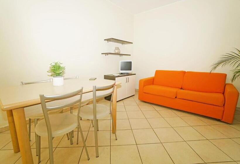 Апартаменты 1 Спальня, Isa Residence With Swimming Pool In Mazzanta At Only 600 Meters From The Beach, Apartments With Air