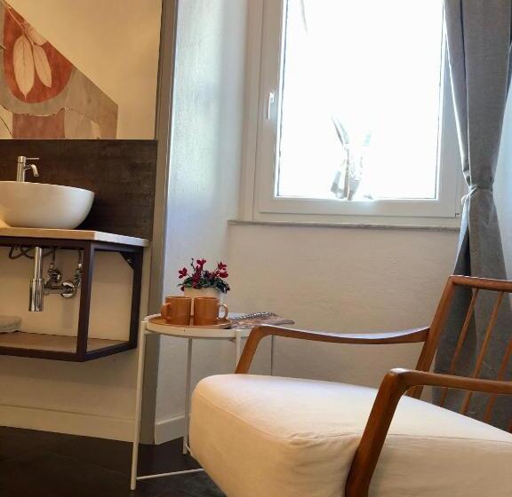 اتاق لوکس با تخت بزرگ, Dimor A S