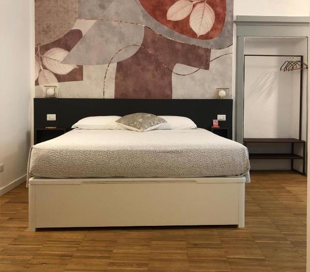 اتاق لوکس با تخت بزرگ, Dimor A S