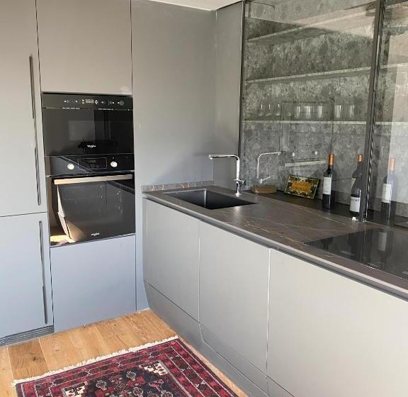 منزل غرفتين نوم, Fam De Vida