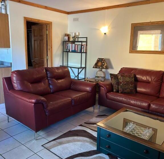 Standard Bungalow, Valemount Mountain Retreat Guesthouse