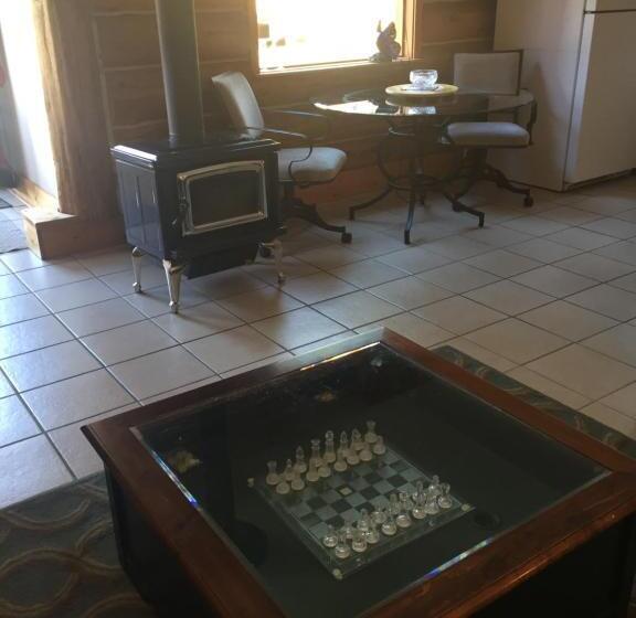 Standard Bungalow, Valemount Mountain Retreat Guesthouse