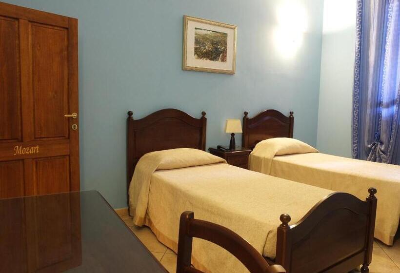 Quarto Estandar, Villa Musica