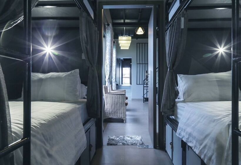 공동 객실, Feliz Hostel Cafe & Bar