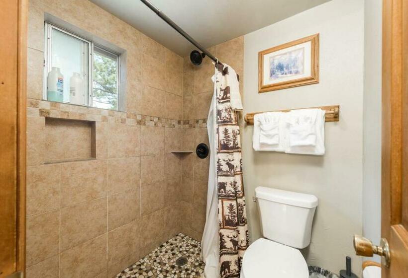 Номер Executive, 4 Seasons Inn On Fall River