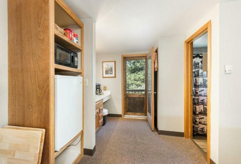 Номер Executive, 4 Seasons Inn On Fall River