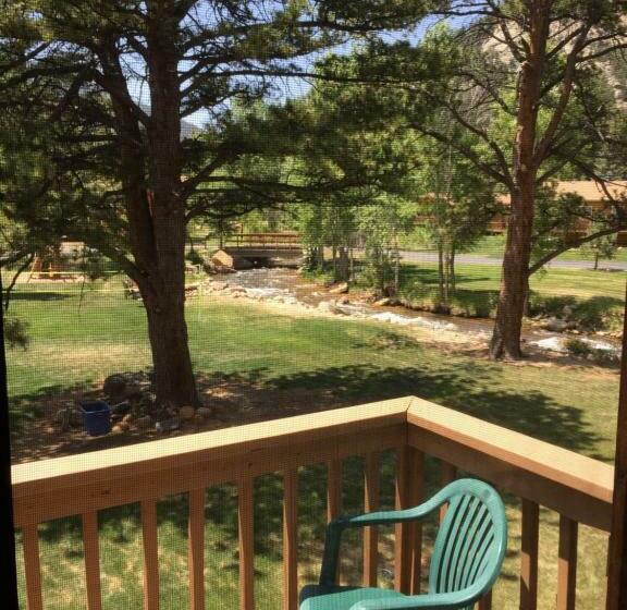 Номер Executive, 4 Seasons Inn On Fall River