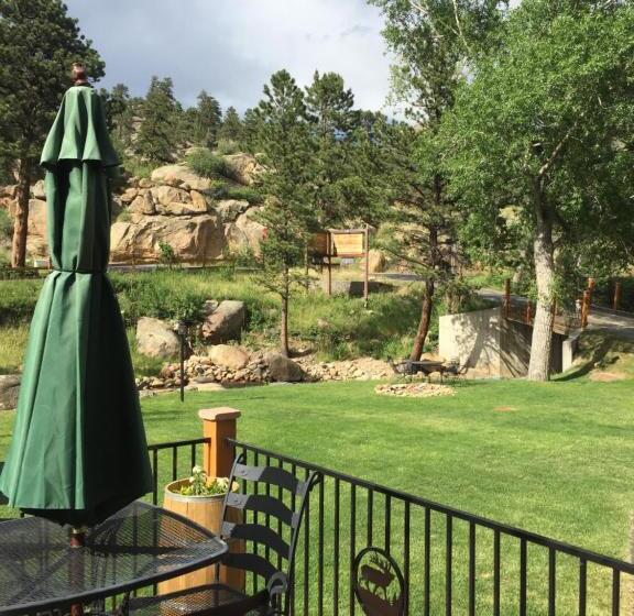 غرفة تنفيذية, 4 Seasons Inn On Fall River