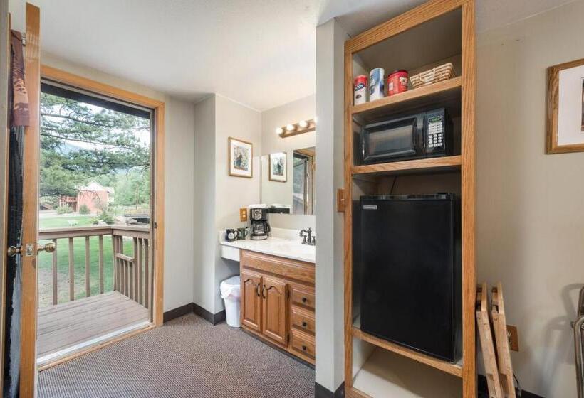 Номер Executive, 4 Seasons Inn On Fall River