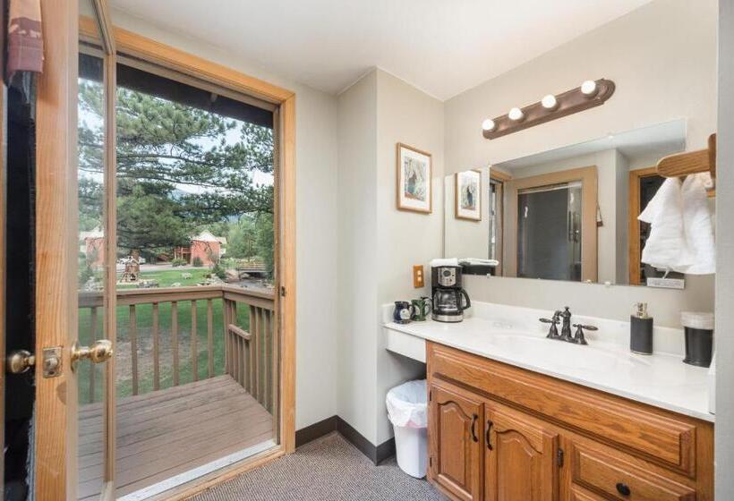 이그제큐티브 룸, 4 Seasons Inn On Fall River