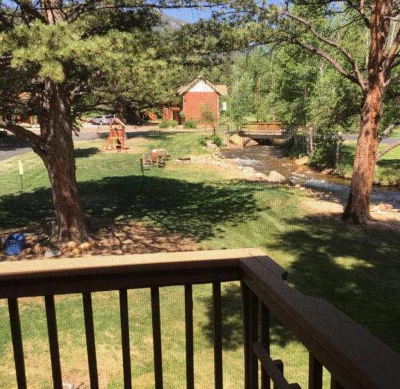Номер Executive, 4 Seasons Inn On Fall River