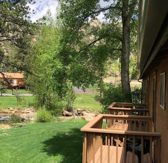 이그제큐티브 룸, 4 Seasons Inn On Fall River