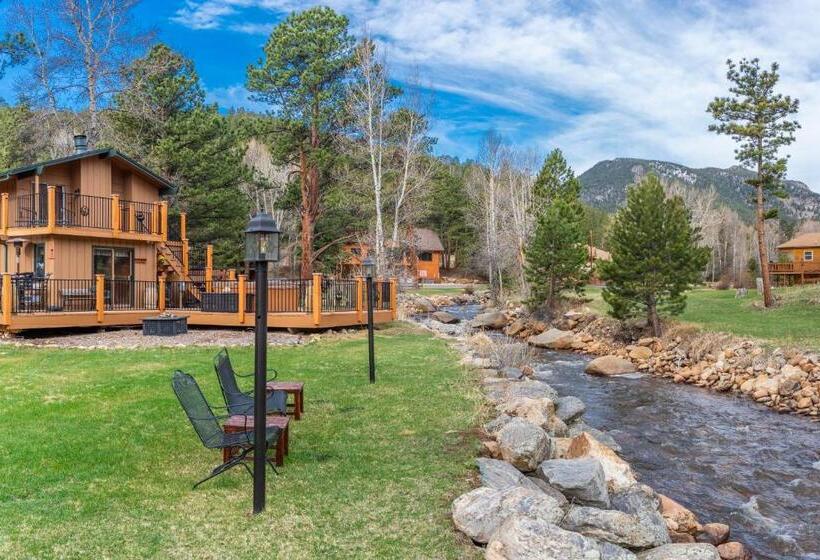 자쿠지 스위트, 4 Seasons Inn On Fall River