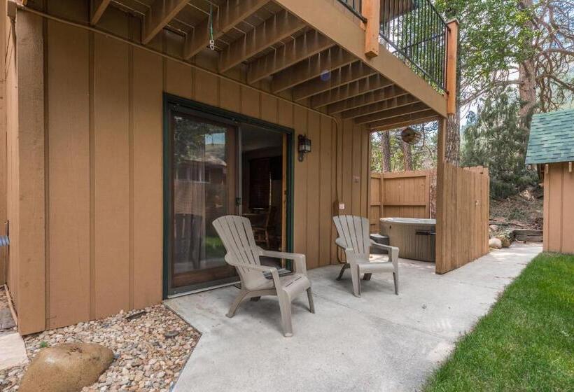 Люкс с гидромассажем, 4 Seasons Inn On Fall River